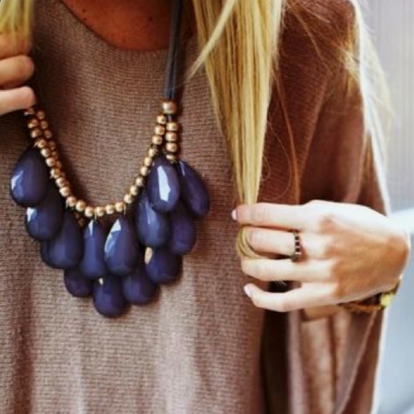 Francesca’s Collections Statement Necklace - Picture 1 of 6